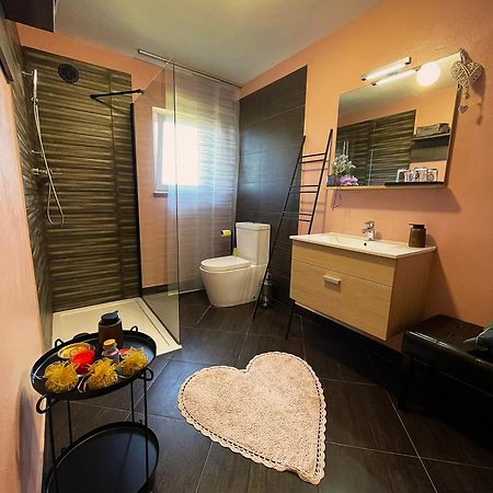 Apartma Sobe Pulec Dobrovo Exteriör bild