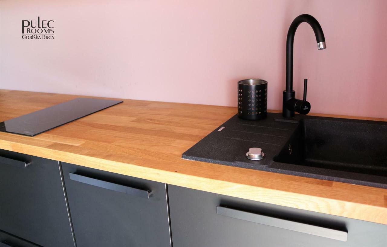 Apartma Sobe Pulec Dobrovo Exteriör bild
