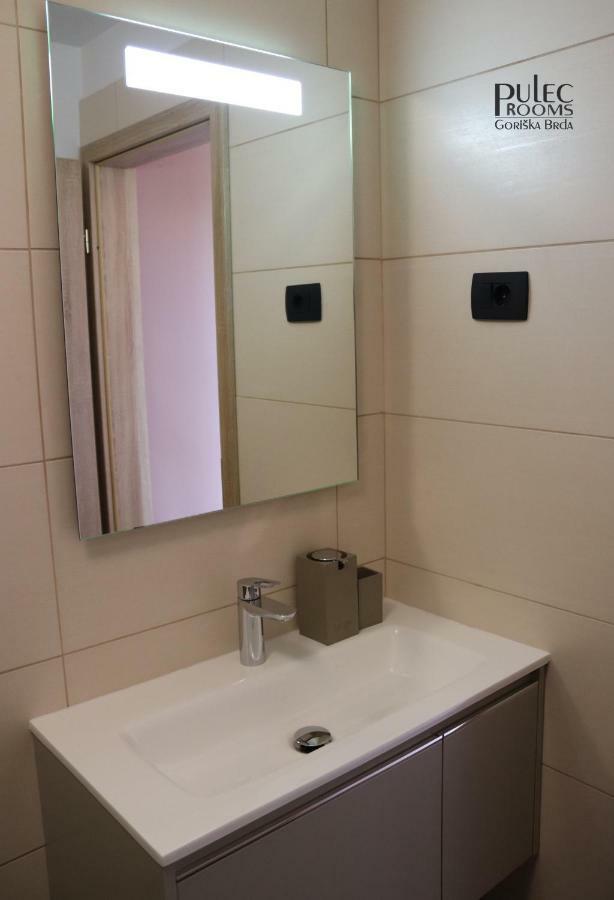 Apartma Sobe Pulec Dobrovo Exteriör bild