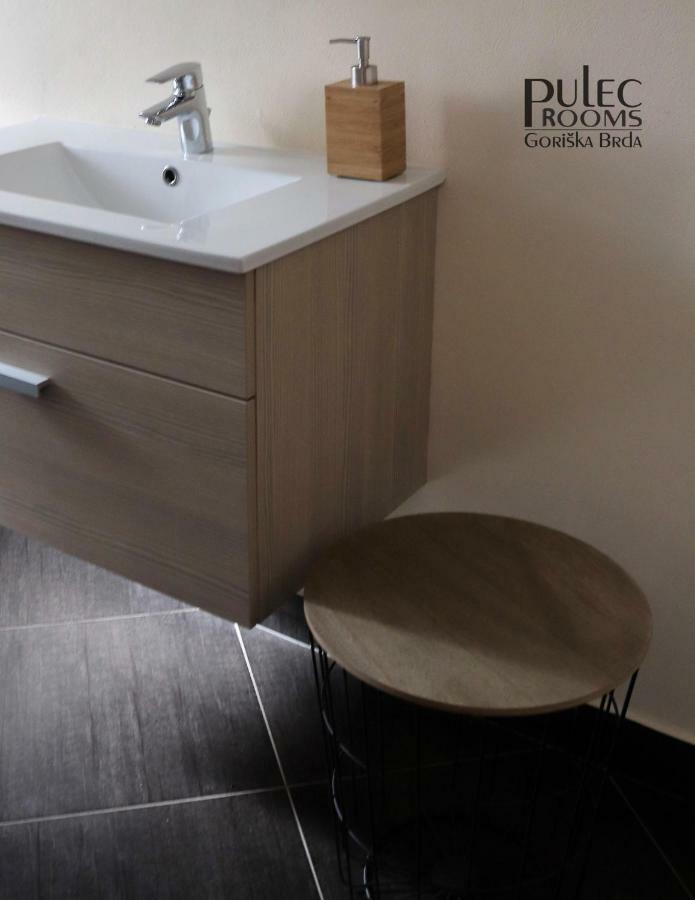 Apartma Sobe Pulec Dobrovo Exteriör bild